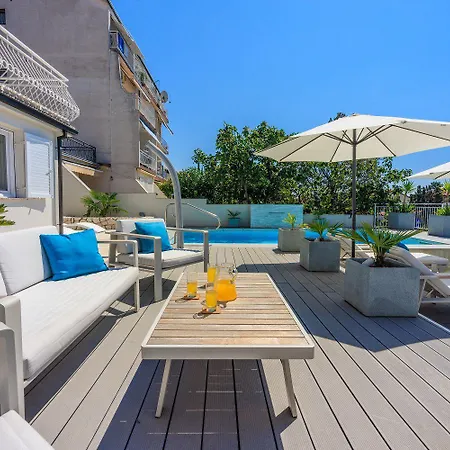 Atemberaubendes Nur 500 Meter Zum Sandstrand Mit Heimkino, Billard, Meerblick Appartement Crikvenica